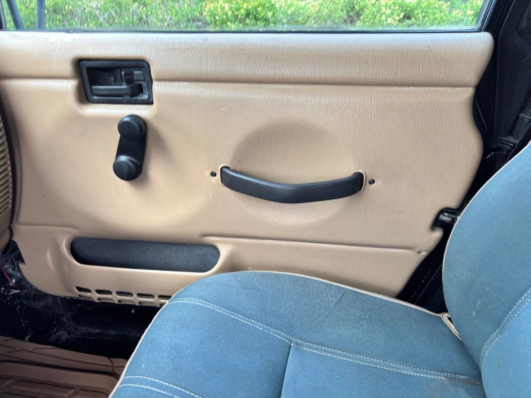 Used 2000 Jeep Wrangler Sahara AWD/4WD image 22