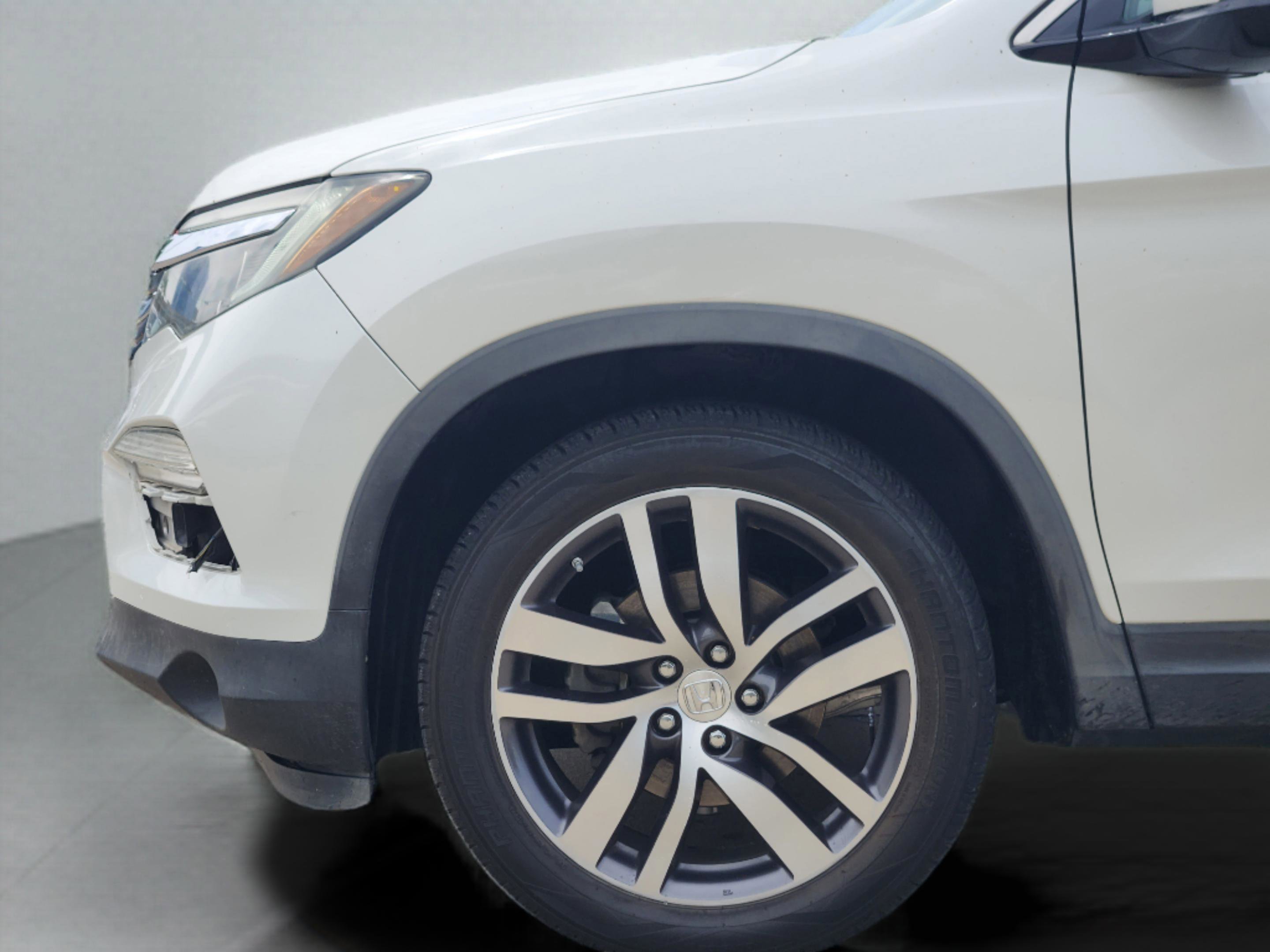 Used 2017 Honda Pilot Elite image 10