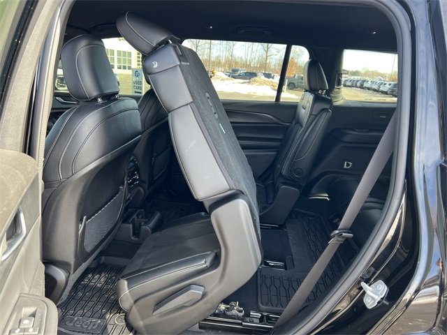 Certified 2024 Jeep Grand Cherokee L Laredo image 6