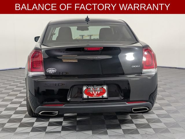 Used 2022 Chrysler 300 Touring w/ Sport Appearance Package RWD image 6