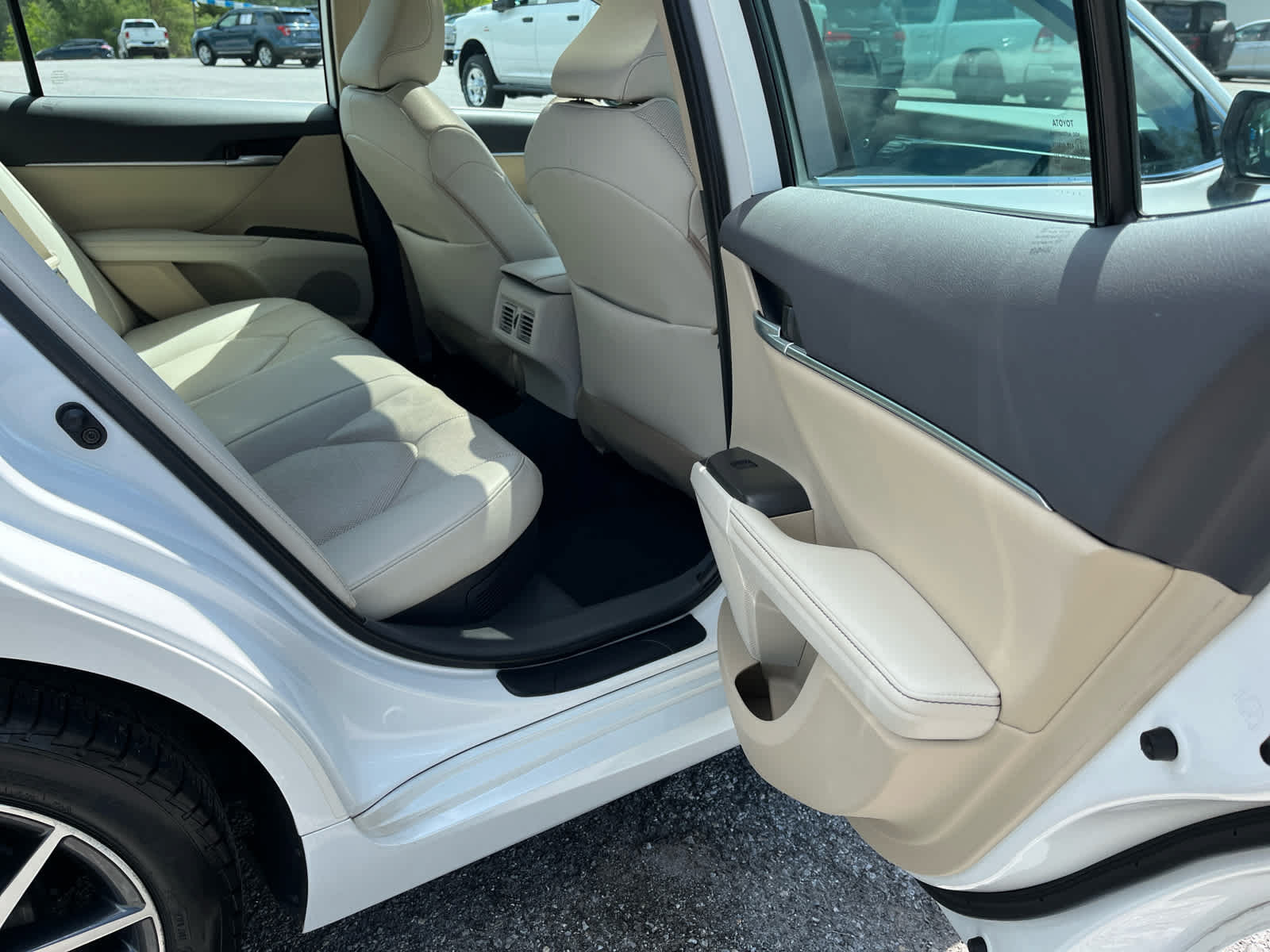 Used 2024 Toyota Camry XLE w/ Navigation Package FWD image 31