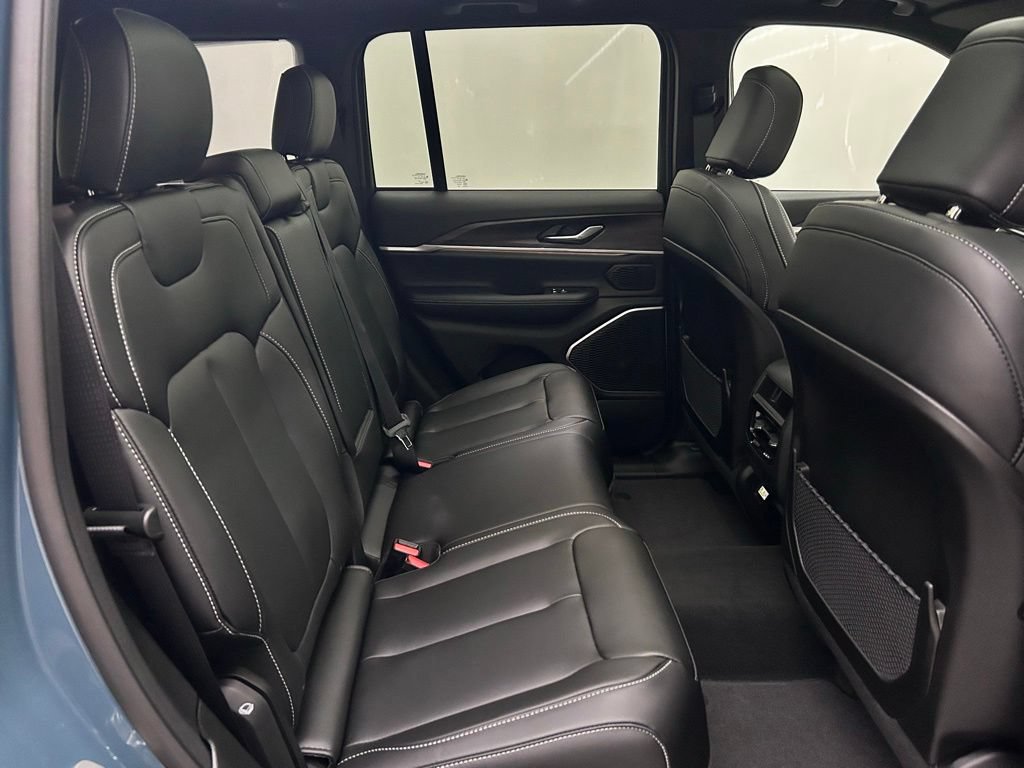 New 2026 Jeep Grand Cherokee Limited w/ Limited Altitude Package AWD/4WD image 15