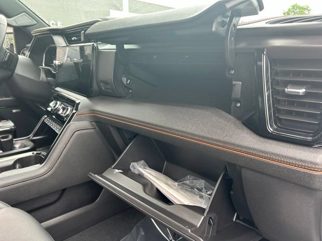 Used 2025 GMC Sierra 1500 AT4 w/ AT4 Premium Package AWD/4WD image 17