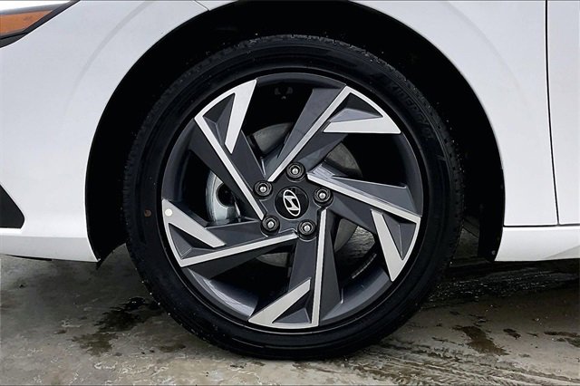 Used 2025 Hyundai Elantra SEL image 10