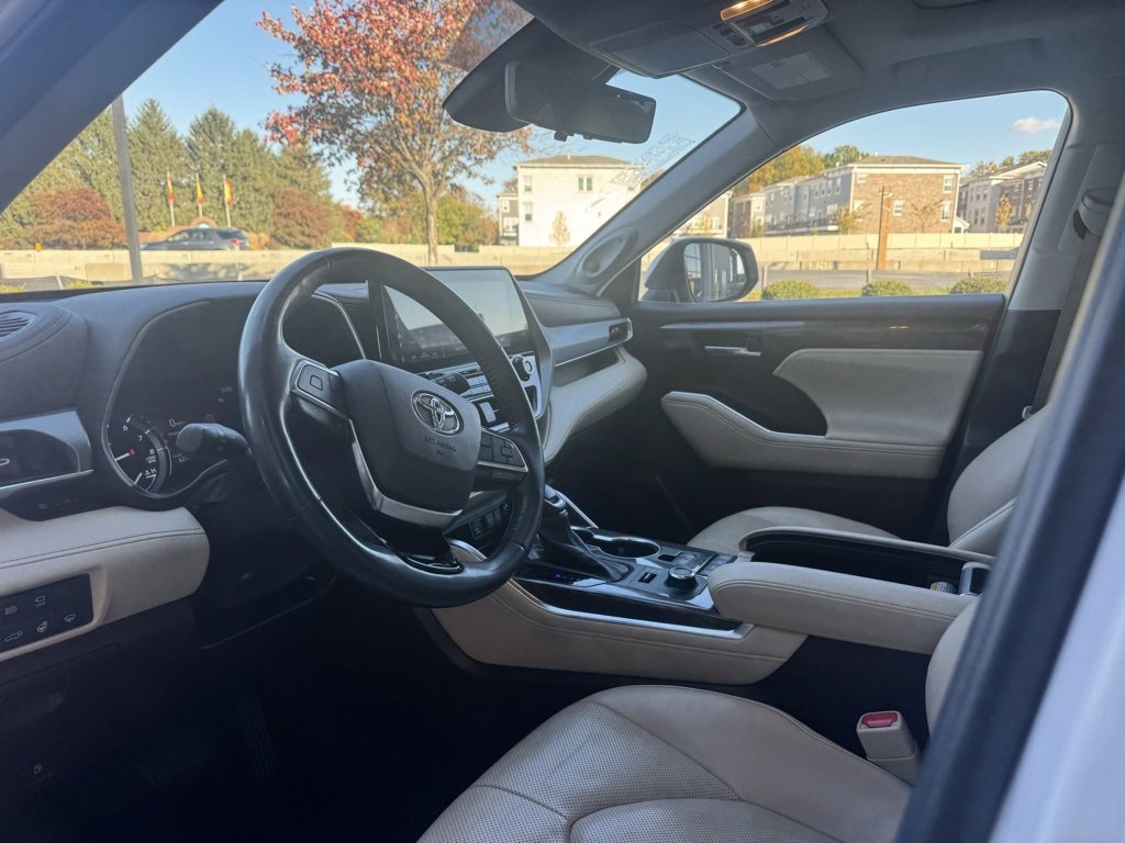 Used 2021 Toyota Highlander Platinum image 46