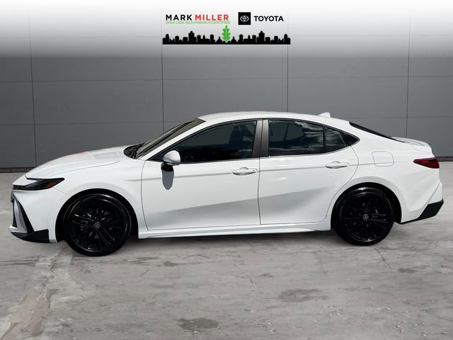 Used 2025 Toyota Camry SE image 2