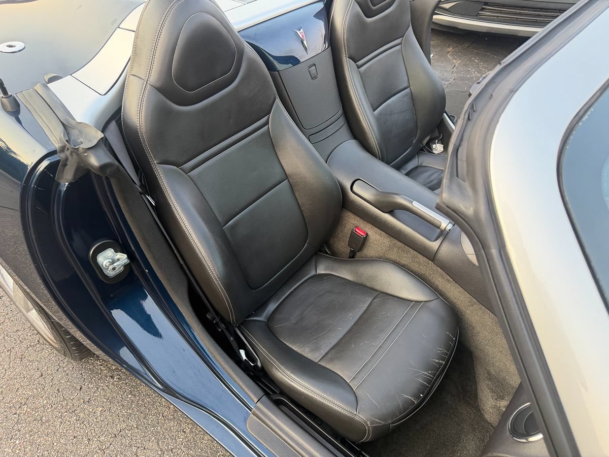 Used 2006 Pontiac Solstice Convertible w/ Premium Package RWD image 23