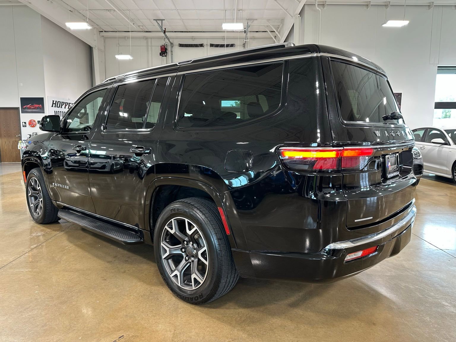 Used 2023 Jeep Wagoneer Series III w/ Preferred Equipment Group image 6