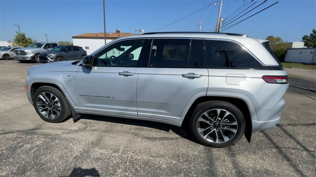 Used 2022 Jeep Grand Cherokee Overland w/ Advanced Protech Group III image 7