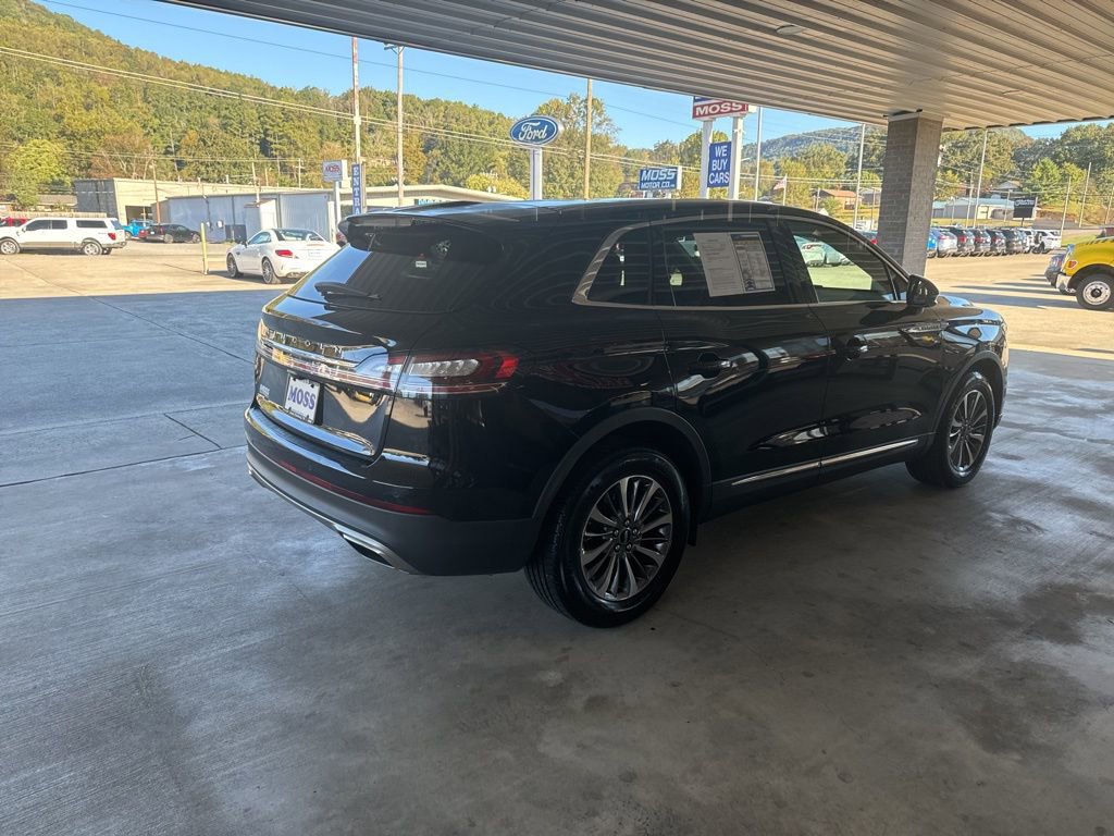 Used 2022 Lincoln Nautilus Reserve image 4