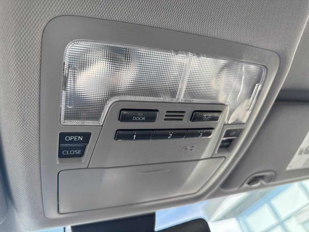 Used 2017 Toyota Highlander XLE image 29