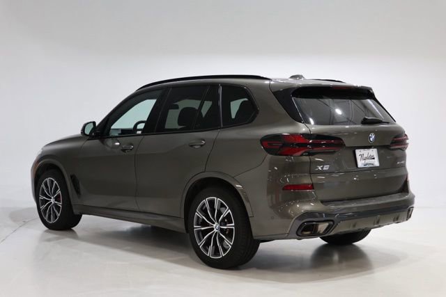 Used 2024 BMW X5 xDrive40i w/ M Sport Package AWD/4WD image 5