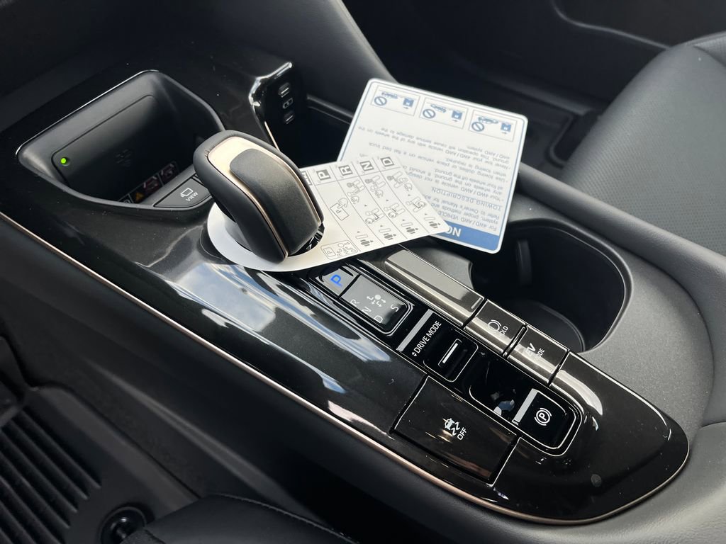 New 2025 Toyota Crown Signia image 25