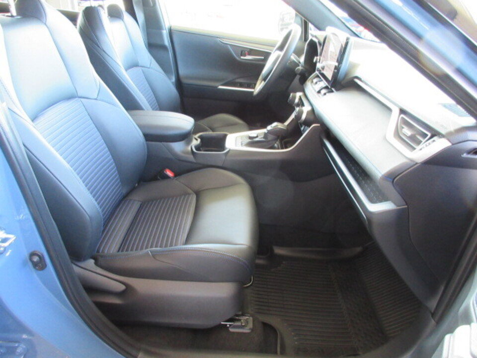 Used 2025 Toyota RAV4 XSE image 30