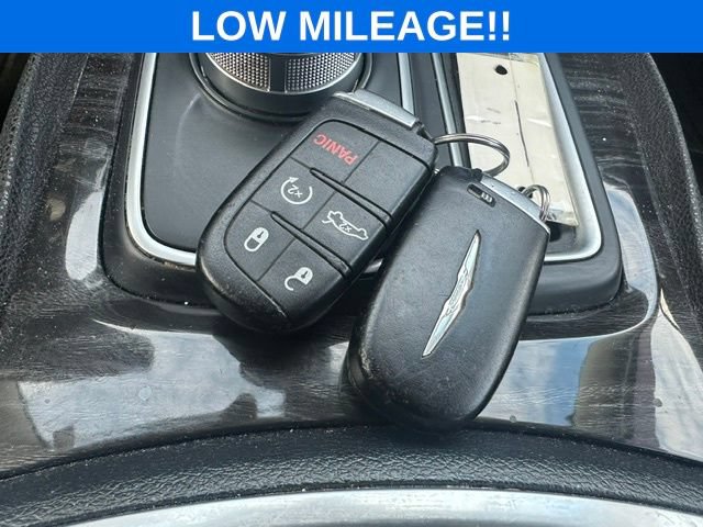 Used 2015 Chrysler 300 Limited w/ Driver Convenience Group AWD/4WD image 3