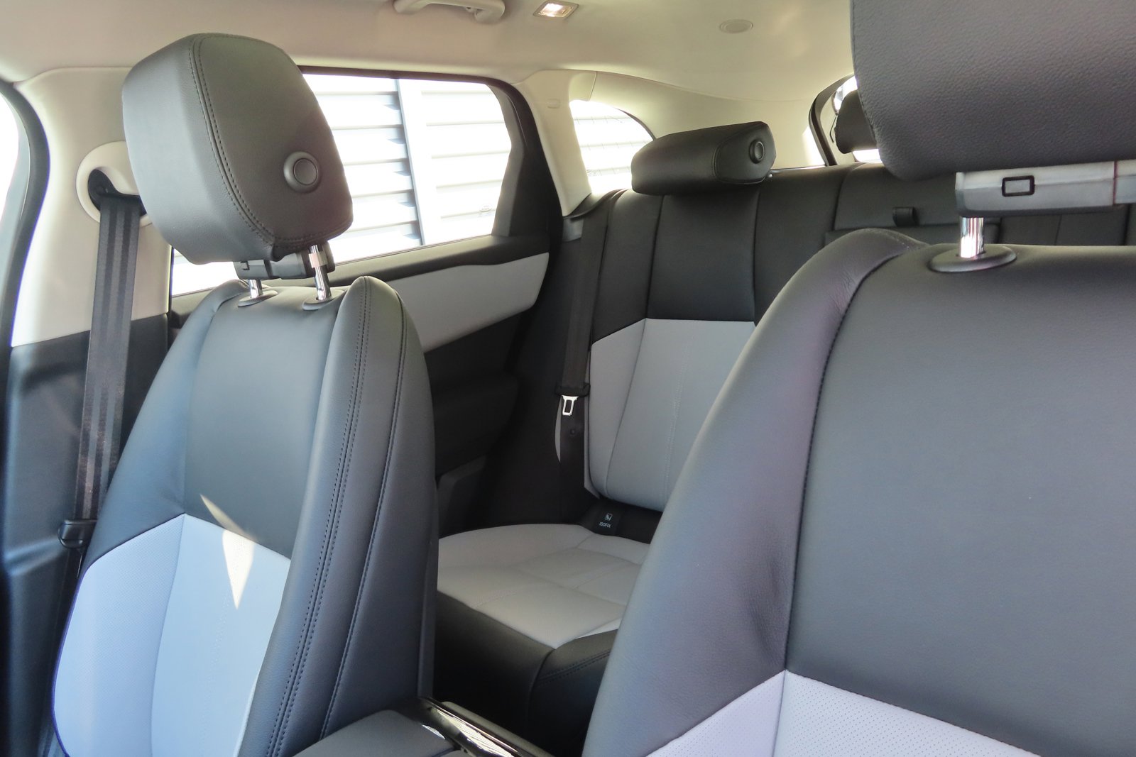 New 2025 Land Rover Range Rover Velar Dynamic SE image 17