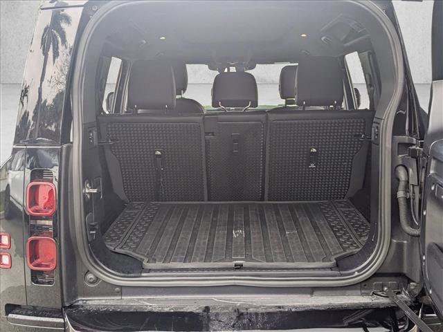 Used 2023 Land Rover Defender 110 X-Dynamic SE image 6