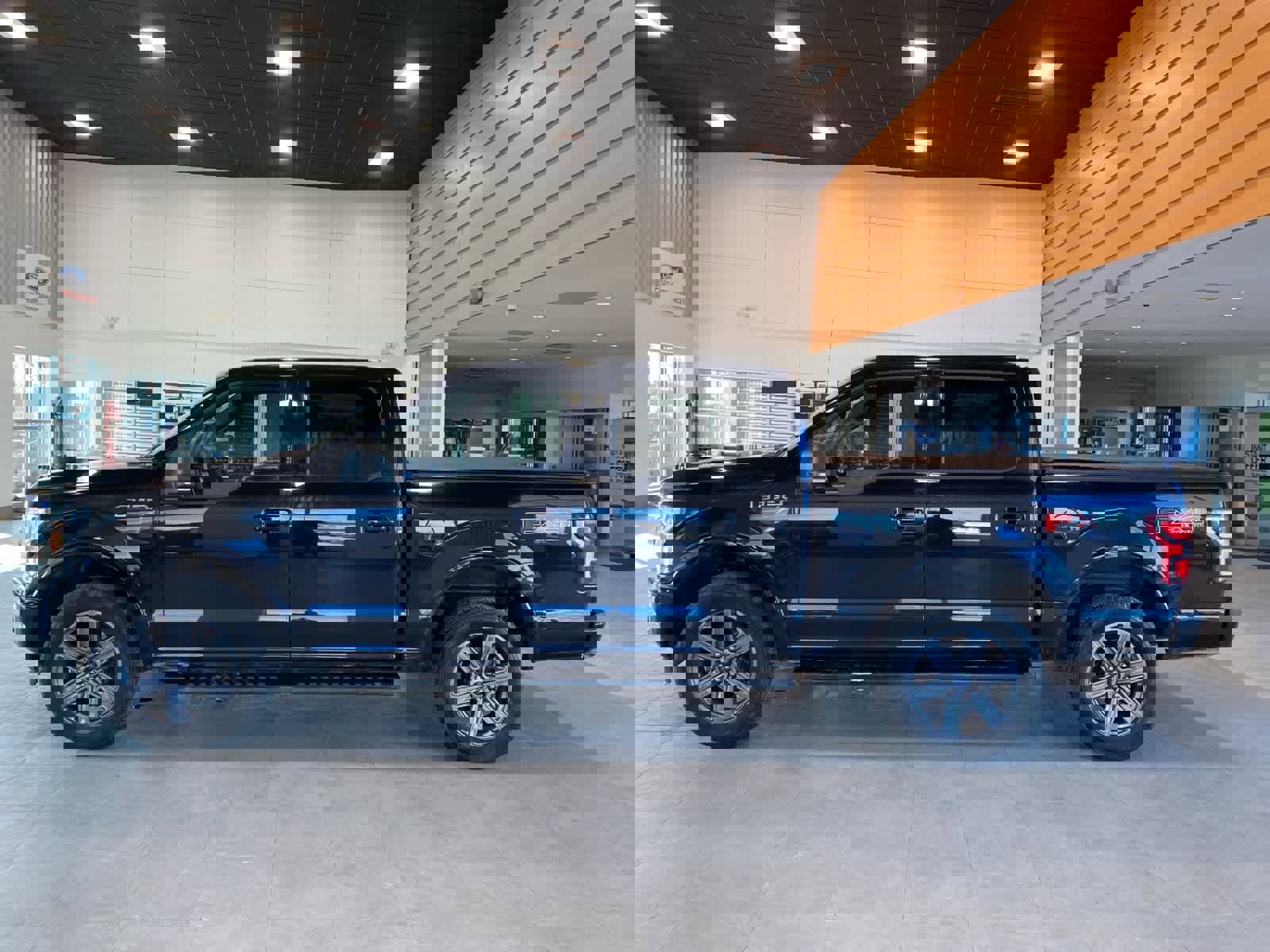 Used 2020 Ford F150 XLT w/ Equipment Group 302A Luxury image 2