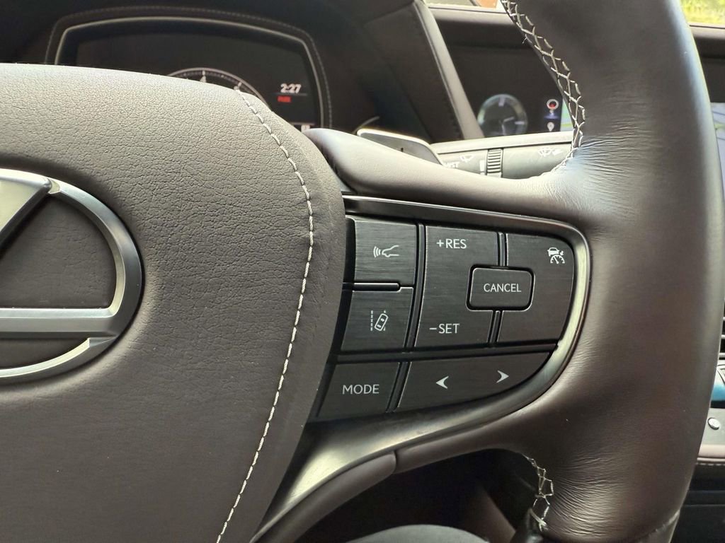 Used 2020 Lexus LS 500 w/ Interior Upgrade Package RWD image 21