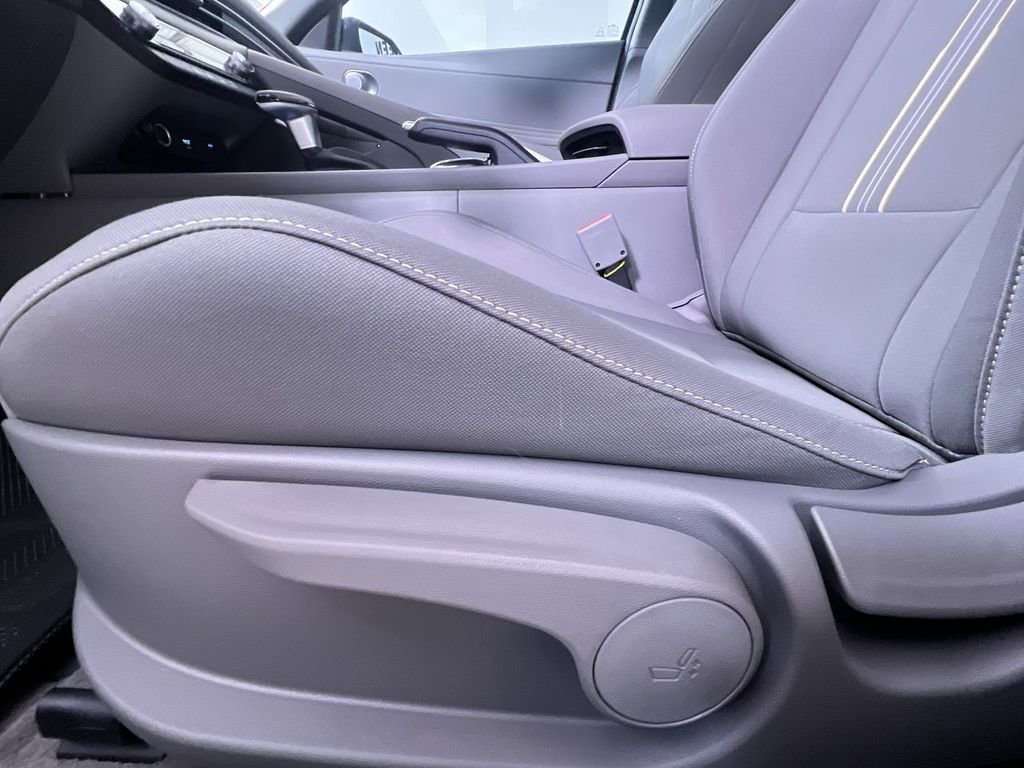 Used 2025 Hyundai Elantra Sport image 14