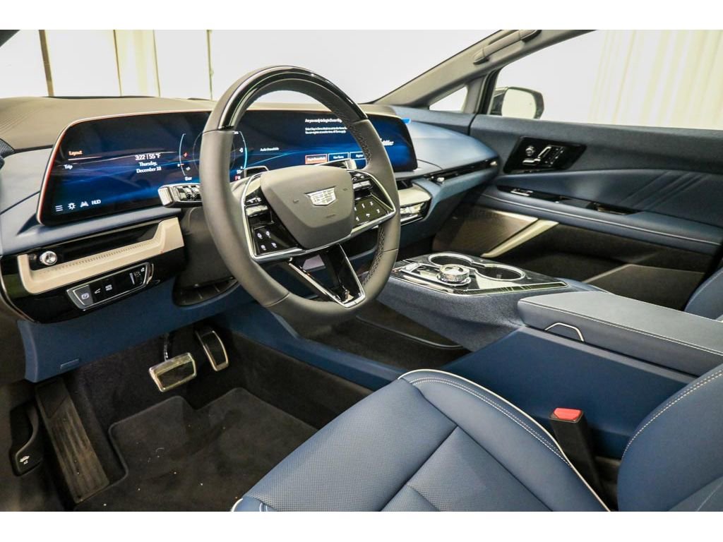 New 2026 Cadillac Optiq Luxury 2 image 19