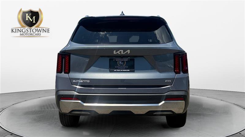 Used 2025 Kia Sorento S w/ Panoramic Sunroof Package AWD/4WD image 4