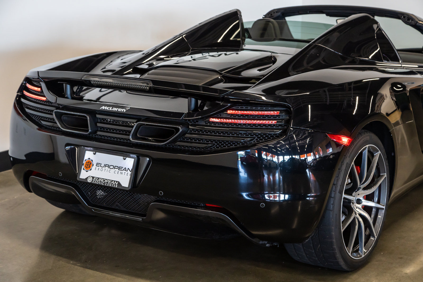 Used 2013 McLaren MP4-12C Spider RWD image 29