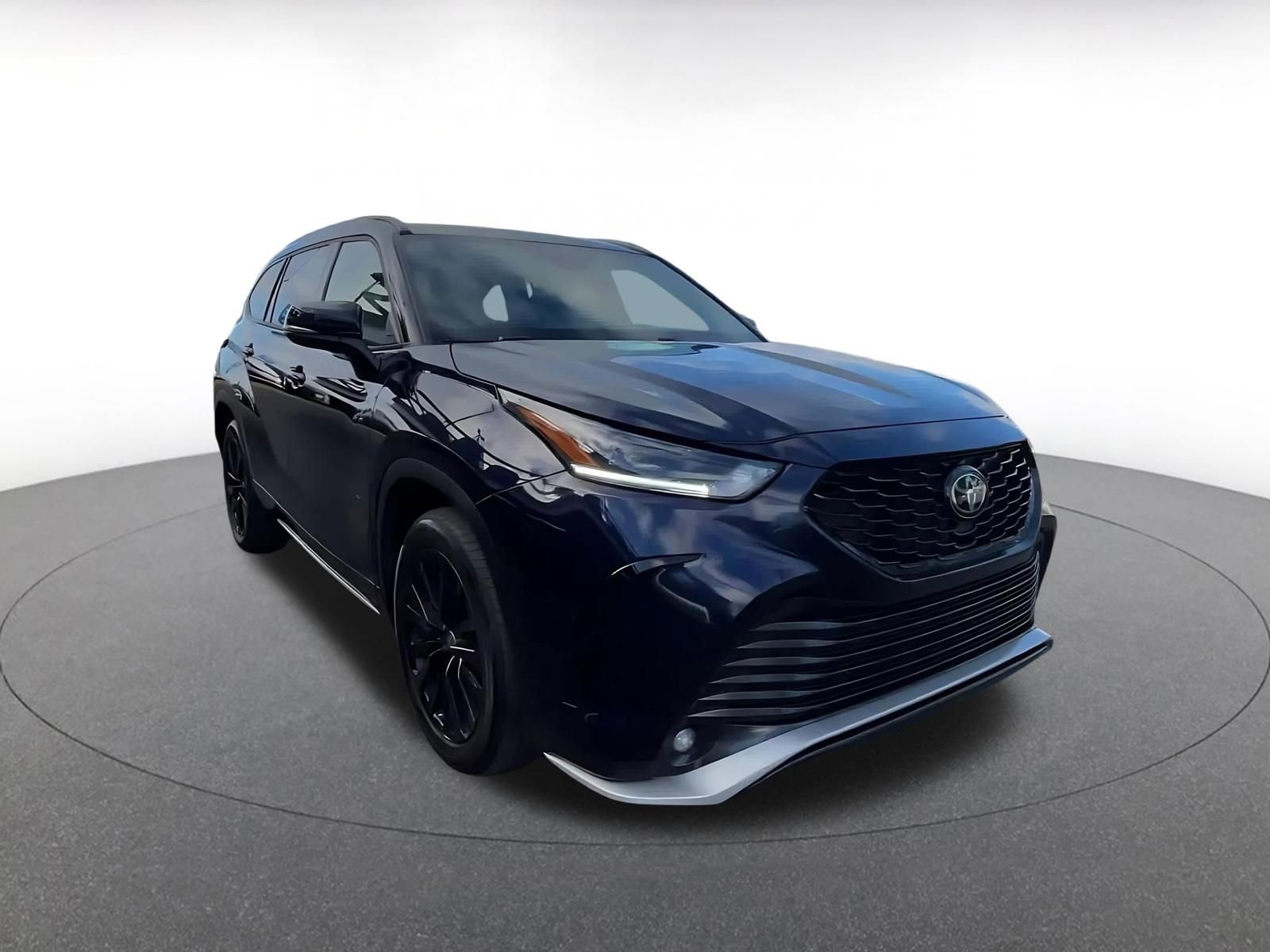 Used 2025 Toyota Highlander XSE image 3