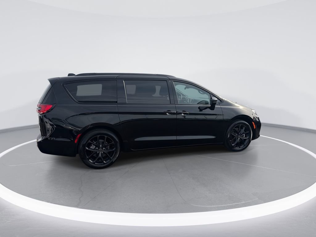 Used 2024 Chrysler Pacifica Touring-L w/ S Appearance Package FWD image 8