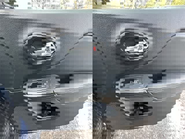 Used 2016 Jeep Cherokee Limited image 21