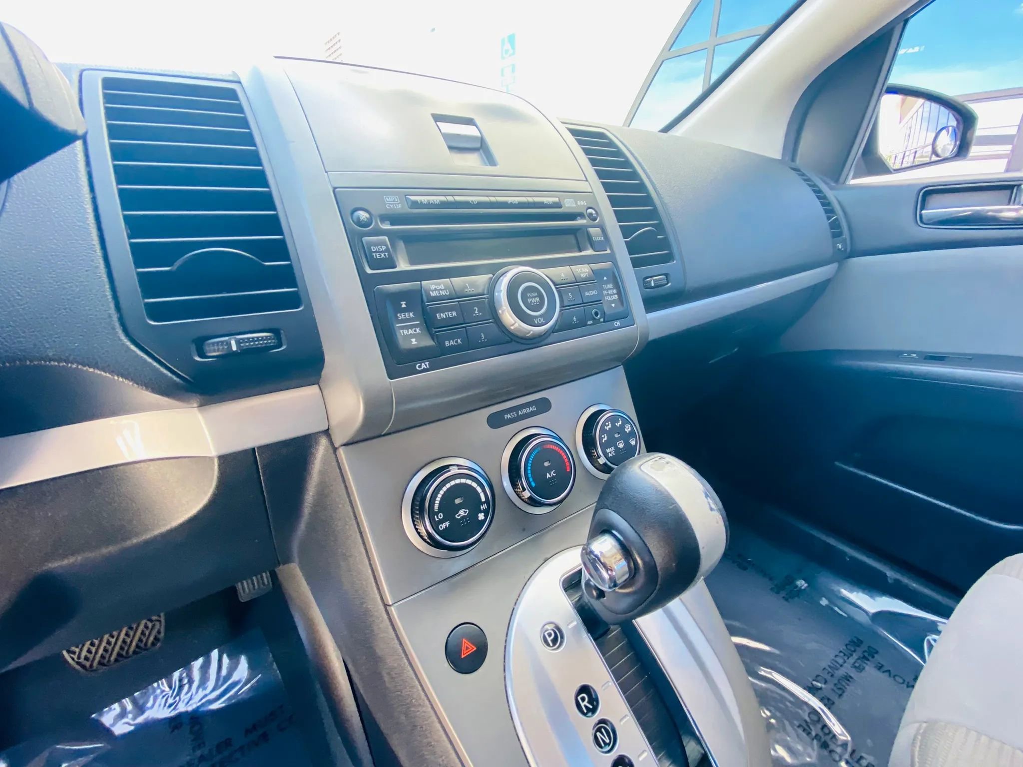 Used 2010 Nissan Sentra 2.0 S FWD image 13
