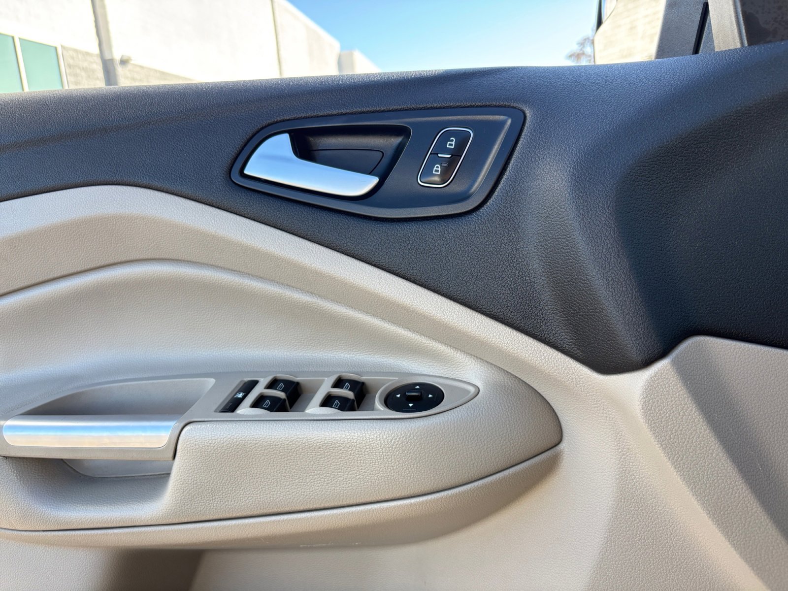 Used 2018 Ford Escape SE image 16