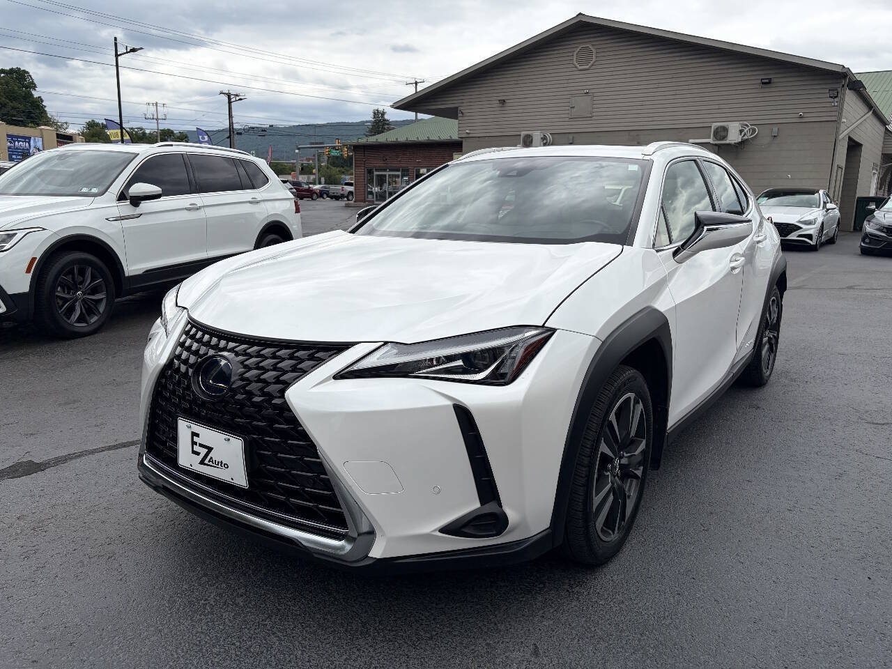 Used 2019 Lexus UX 250h w/ Premium Package AWD/4WD image 4