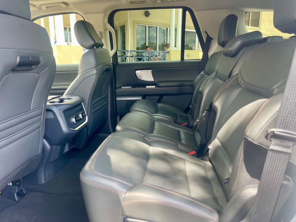 Used 2025 Ford Expedition Active image 12