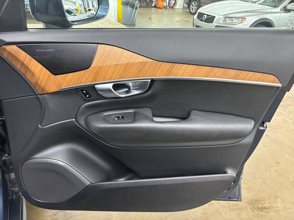 Certified 2025 Volvo XC90 T8 Plus w/ Protection Package Premier AWD/4WD image 20