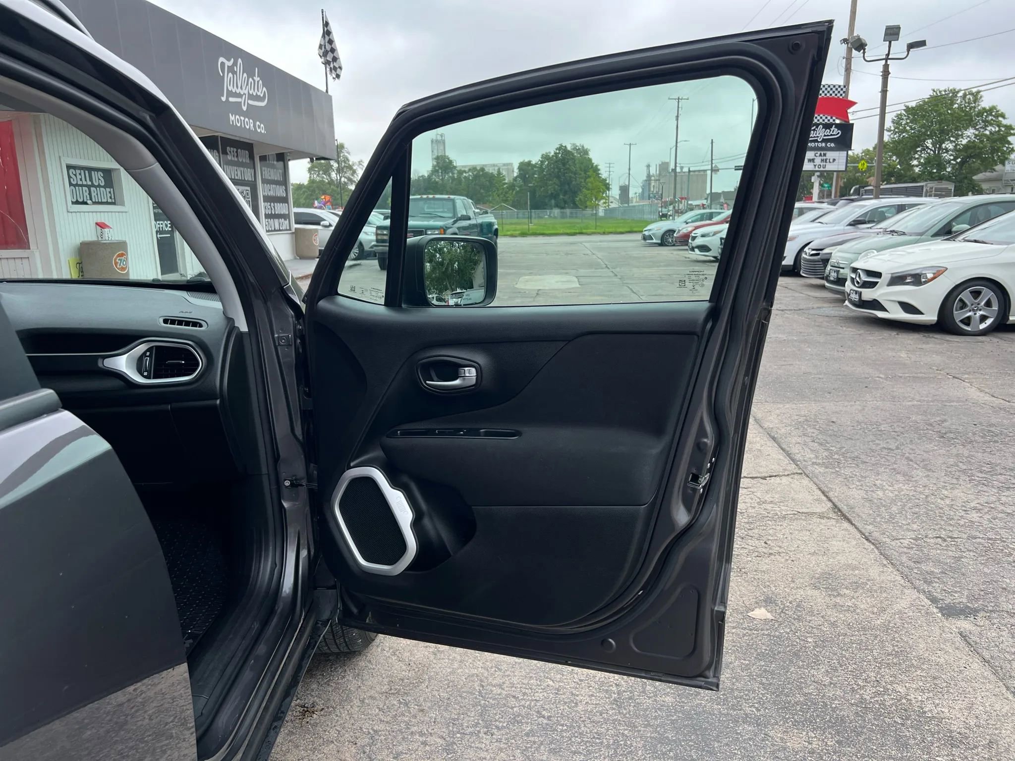Used 2019 Jeep Renegade Sport w/ Sport Appearance Group image 14
