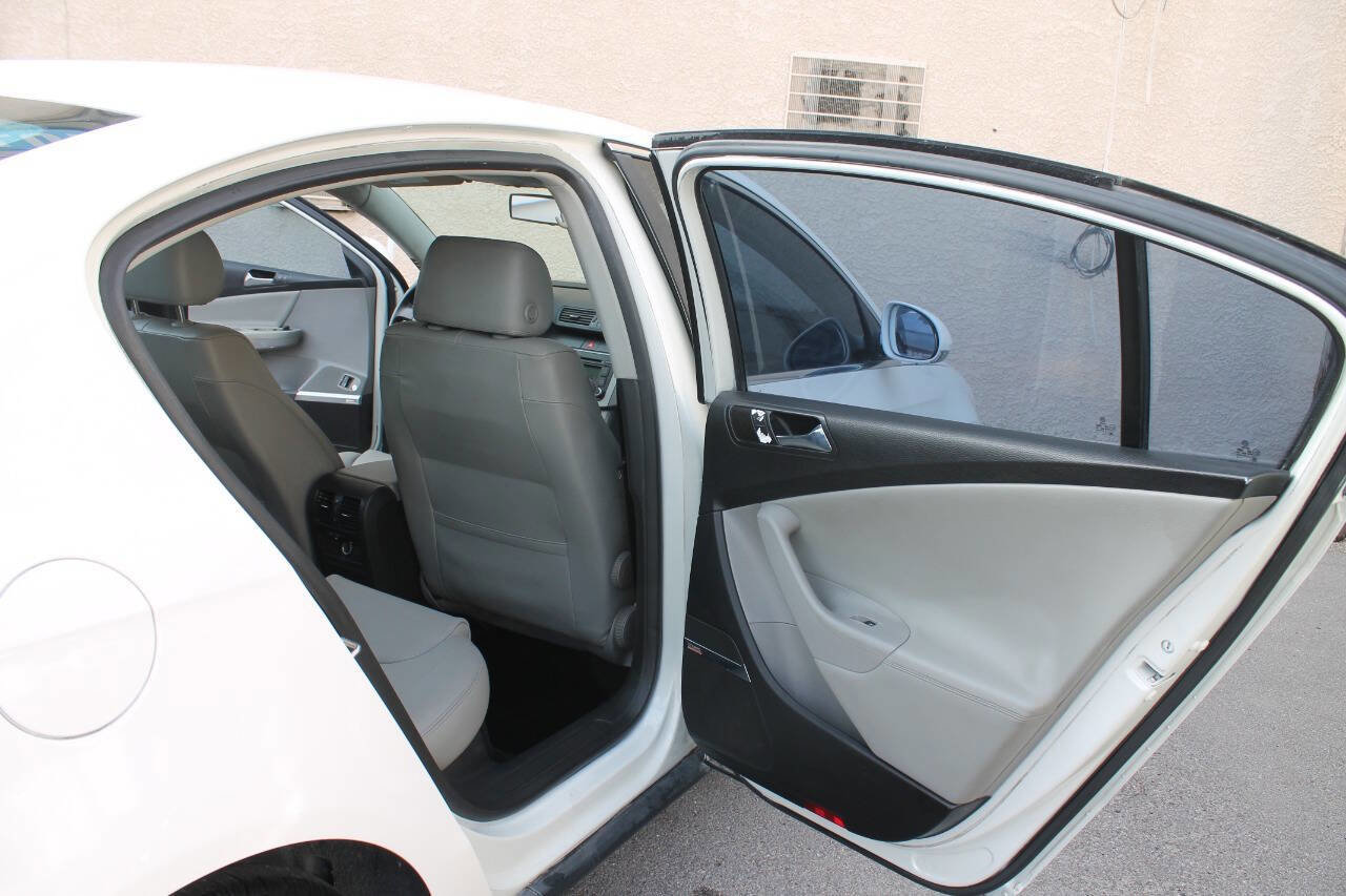 Used 2006 Volkswagen Passat 2.0T image 27