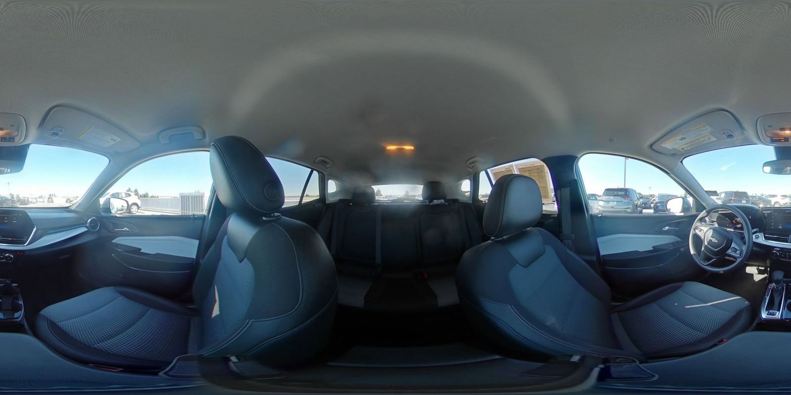 Used 2025 Chevrolet Trax LT FWD image 41