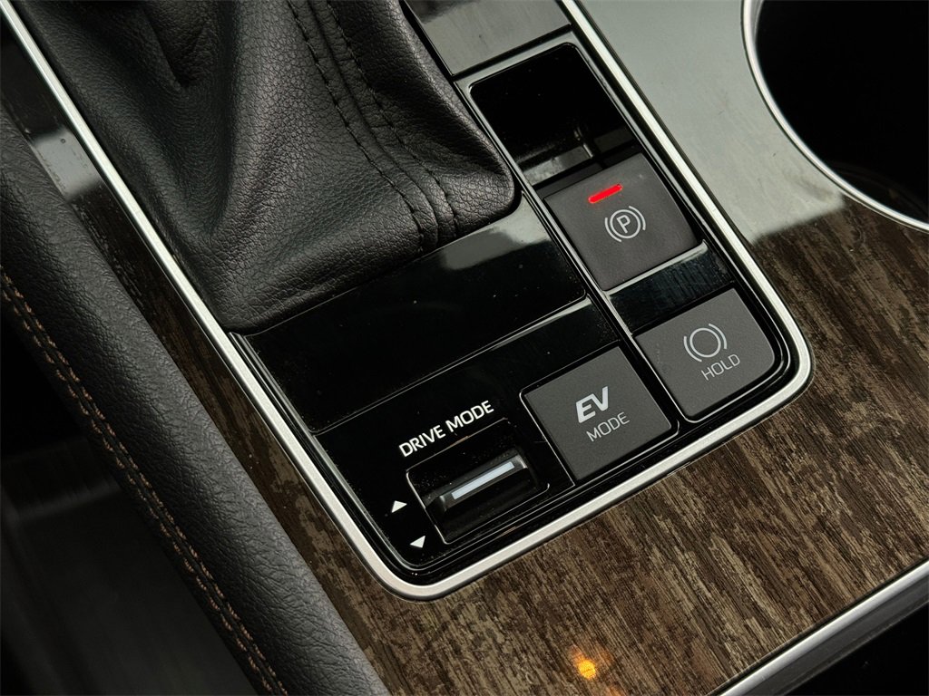 Certified 2025 Toyota Sienna Platinum image 42