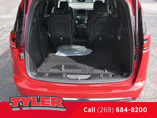 New 2026 Chrysler Pacifica Select FWD image 17