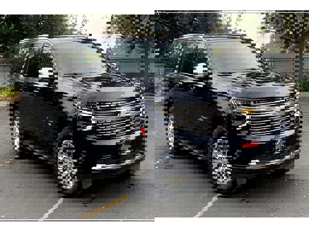 Used 2023 Chevrolet Suburban Premier image 2
