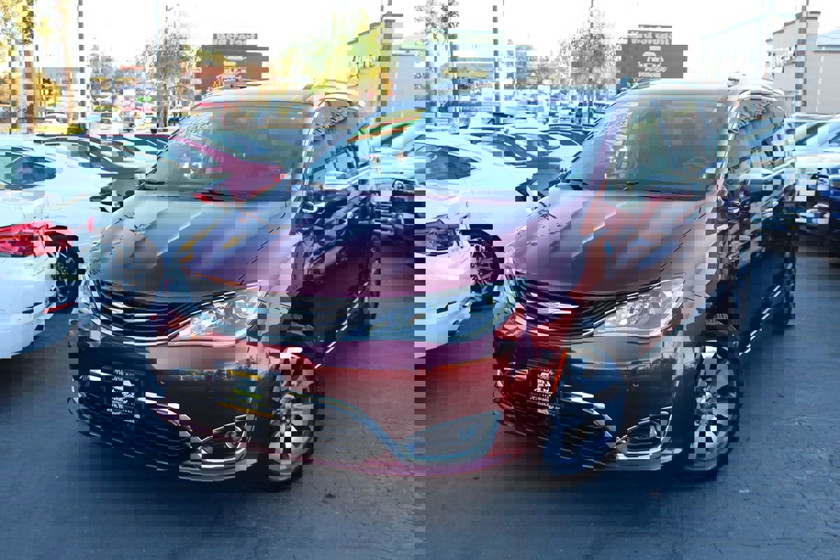 Used 2017 Chrysler Pacifica Platinum image 49