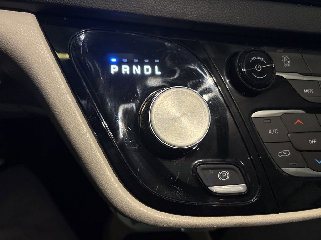 Used 2023 Chrysler Voyager LX image 30