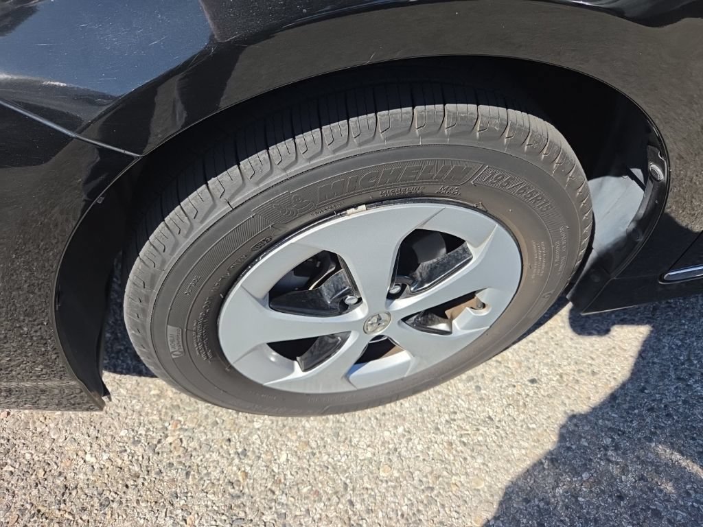 Used 2013 Toyota Prius Four FWD image 9