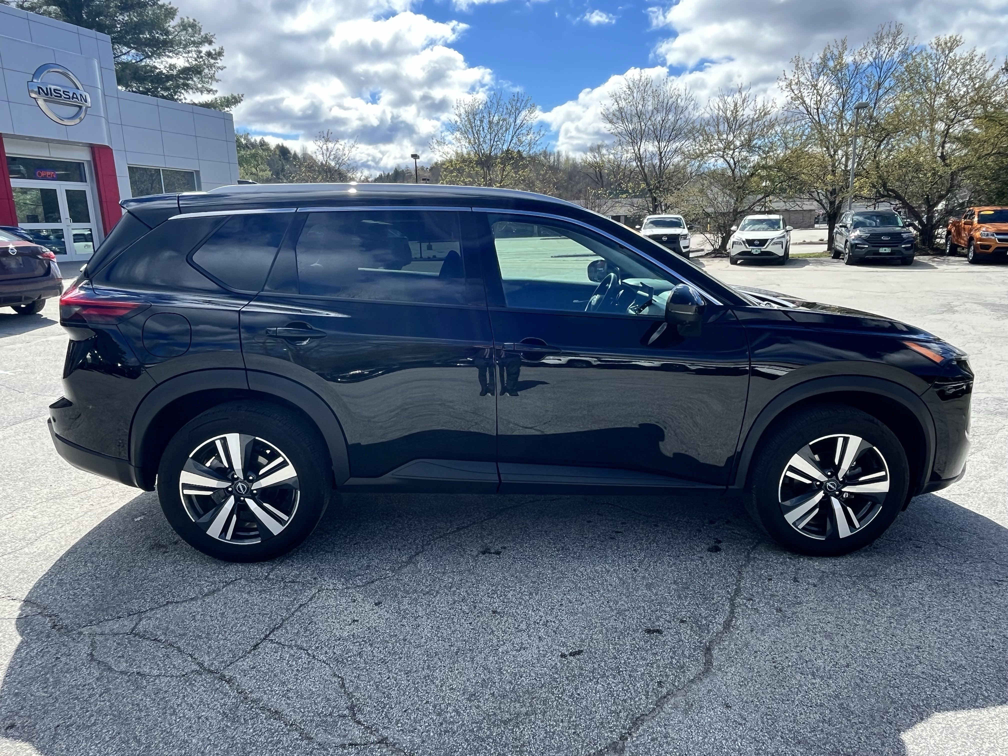 Used 2026 Nissan Rogue SL AWD/4WD image 8