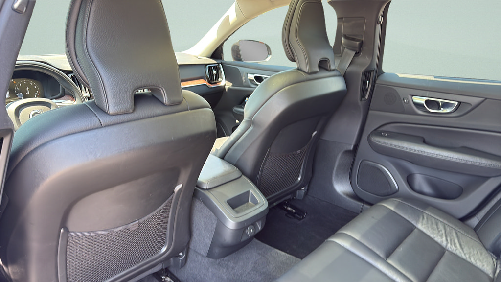 Used 2021 Volvo V60 T5 Momentum FWD image 21