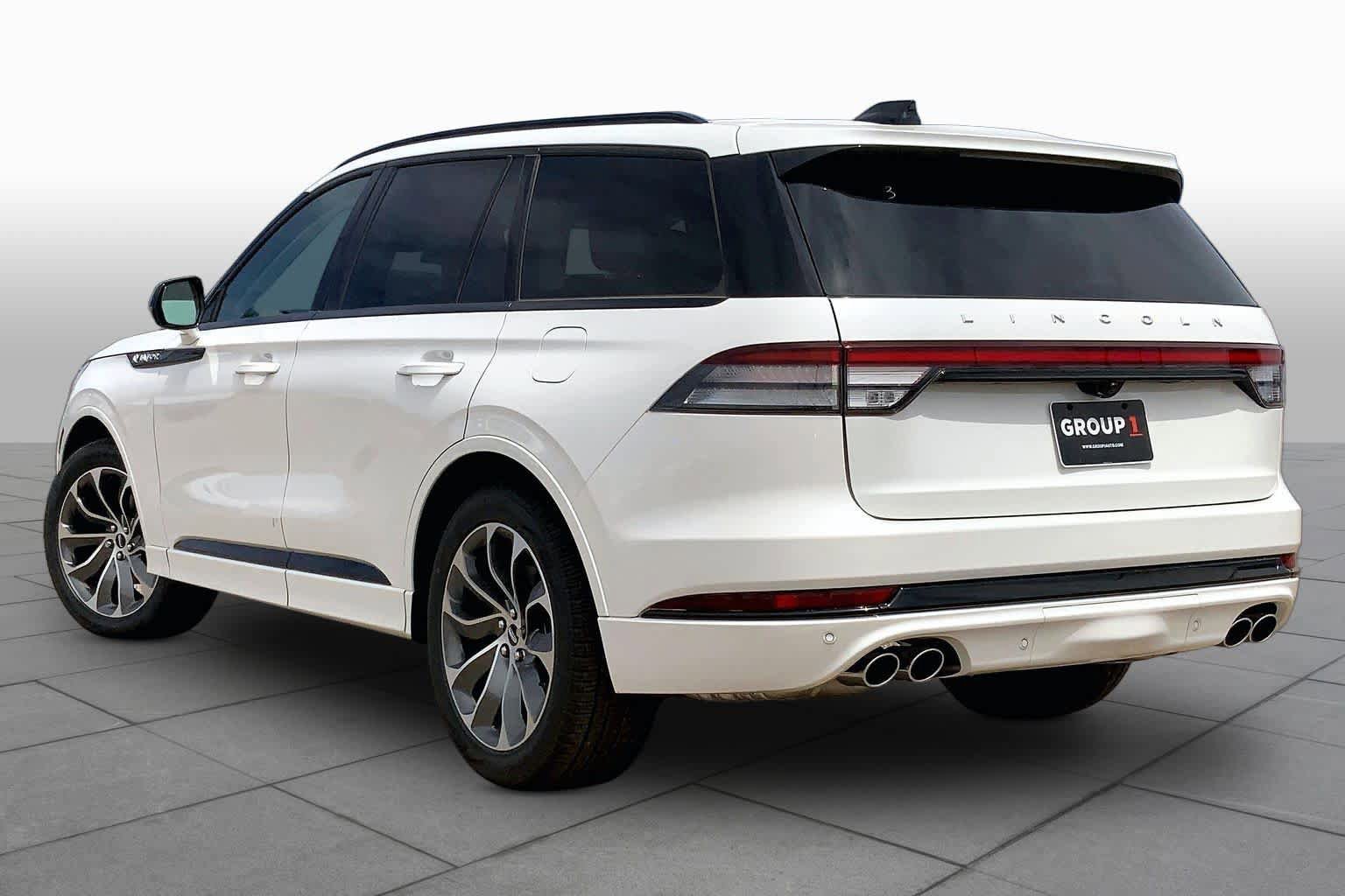 New 2026 Lincoln Aviator 2WD w/ Jet Appearance Package image 12