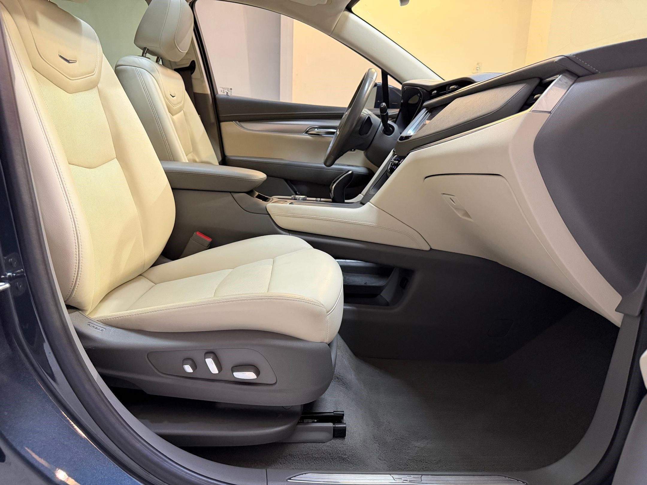 Used 2020 Cadillac XT5 Premium Luxury FWD image 49