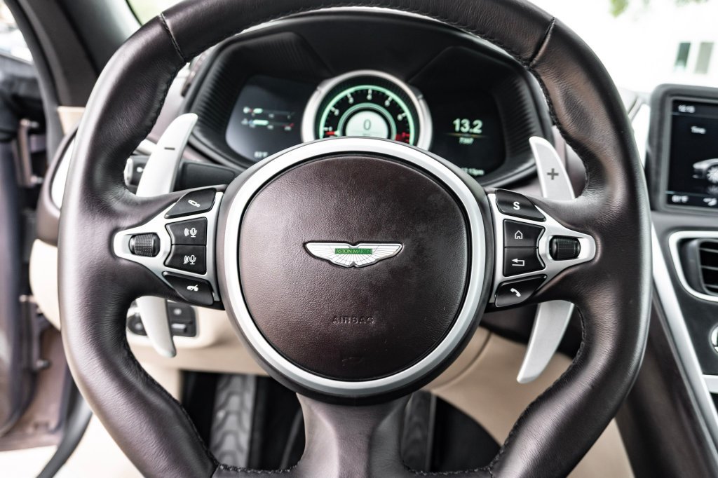 Used 2023 Aston Martin DB11 Coupe RWD image 16