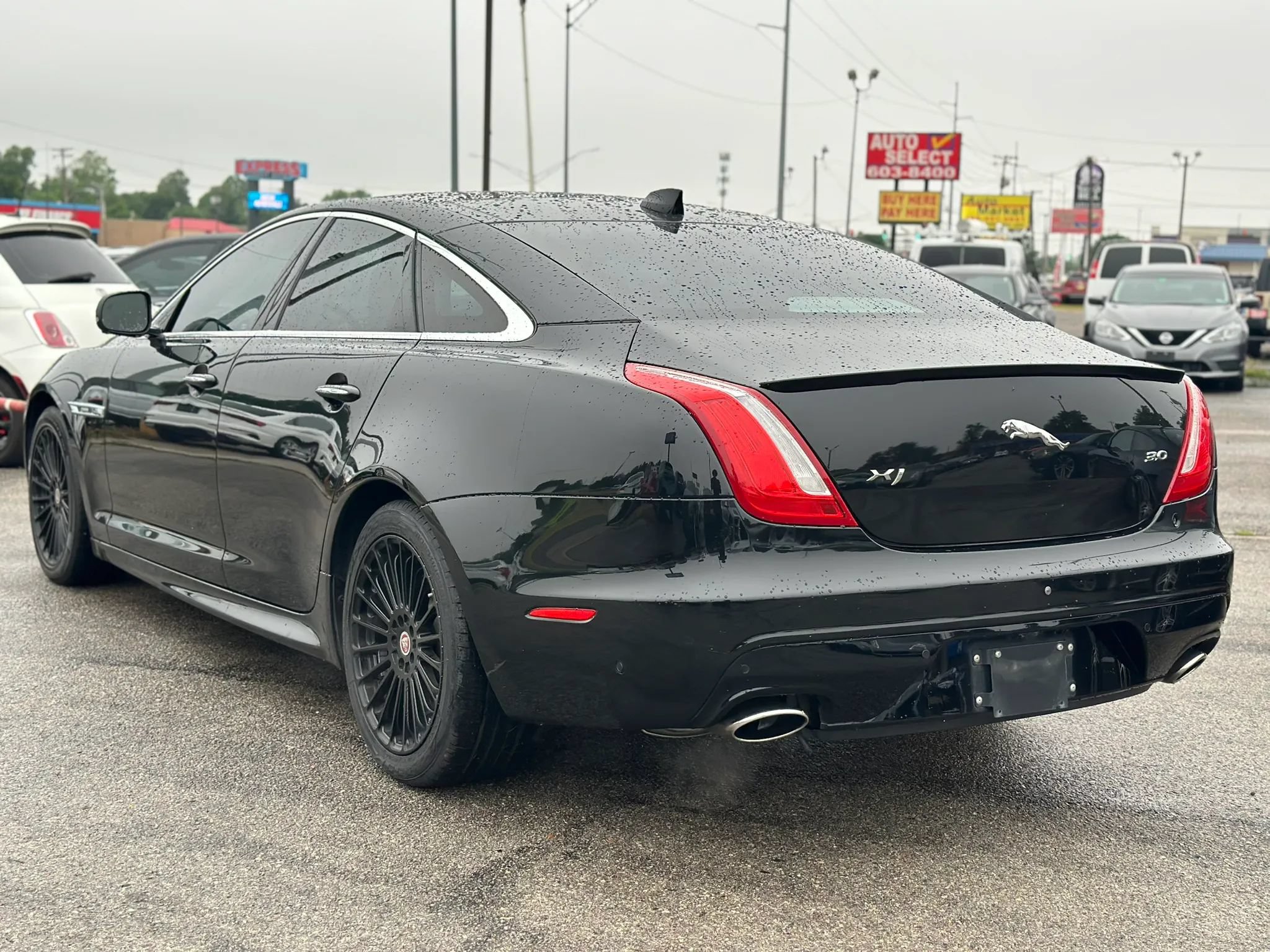 Used 2016 Jaguar XJ R-Sport RWD image 8